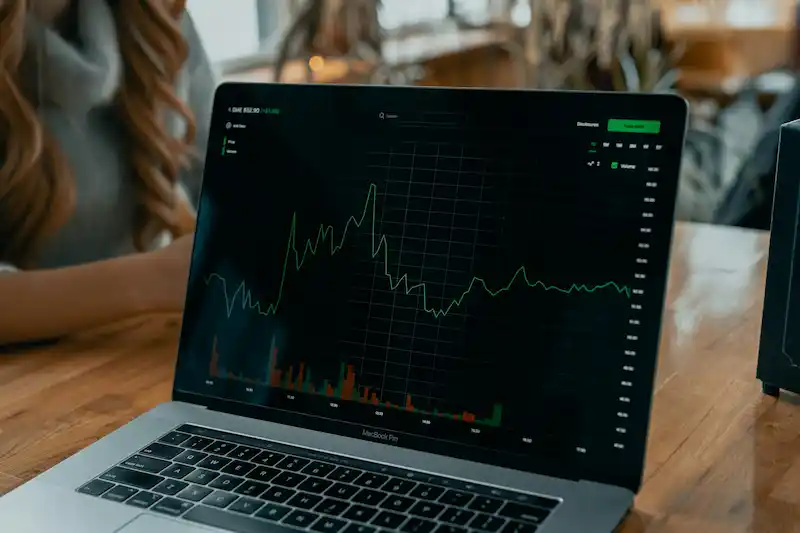 value investing, computadora muestre el crecimiento de una acción en el tiempo